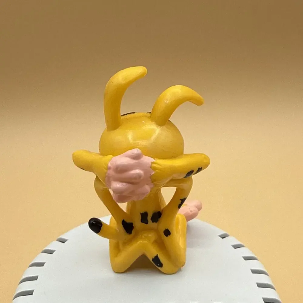 Applause marsupilami sitting